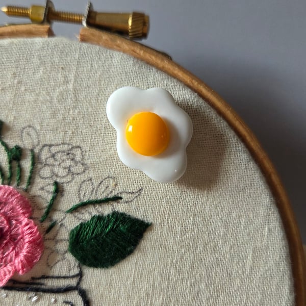 Fried Egg Magnetic Needle Minder