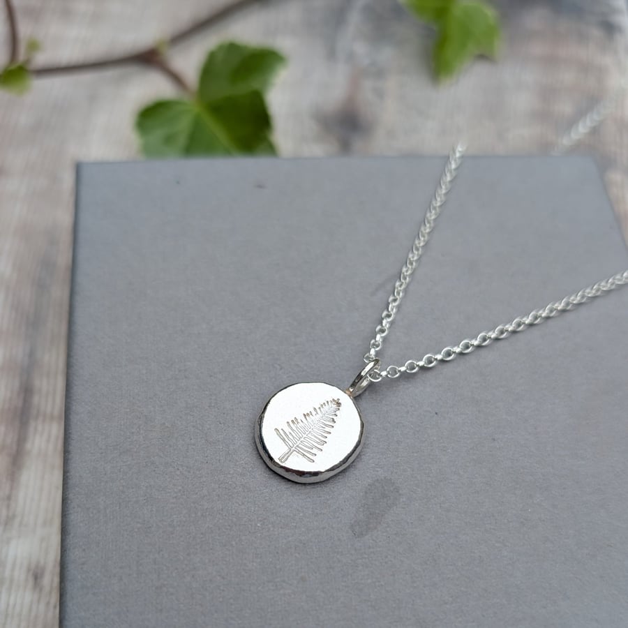 Image of Sterling Silver Evergreen Tree Pebble Necklace - JBJ2076
