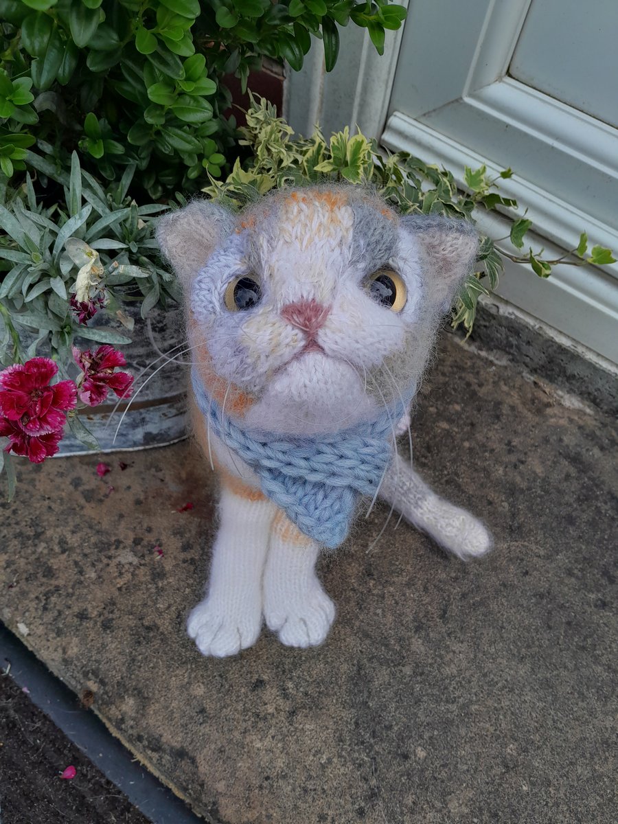 Grey Calico Cat, dotpebblesknits Design
