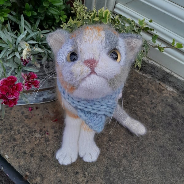 Grey Calico Cat, dotpebblesknits Design