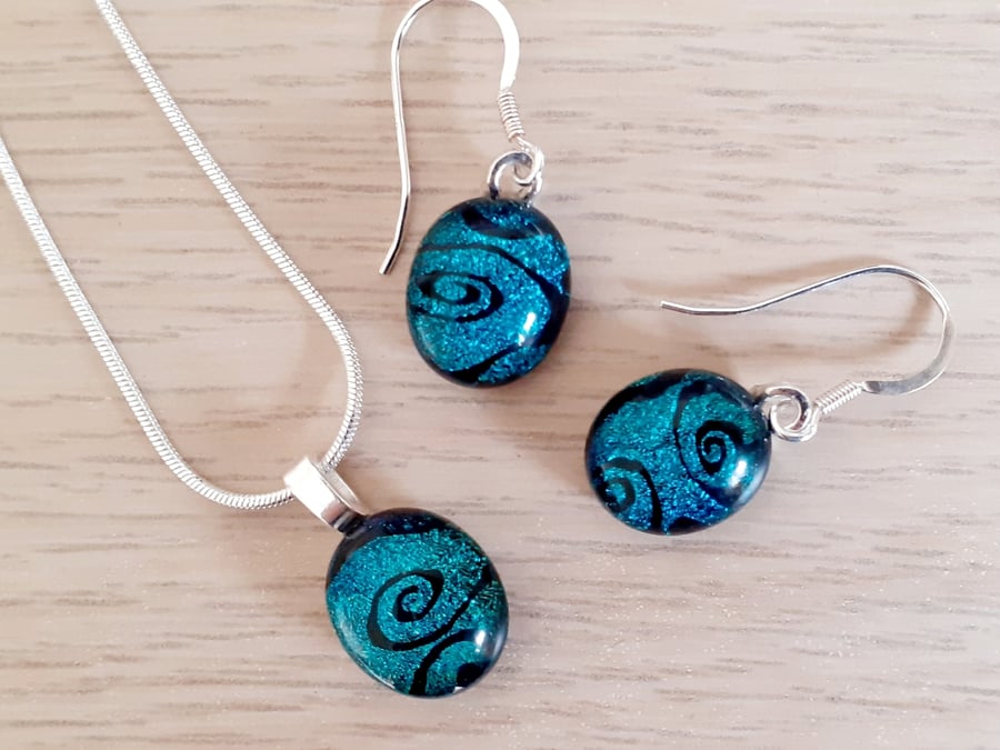 Fused dichroic glass earring and pendant set