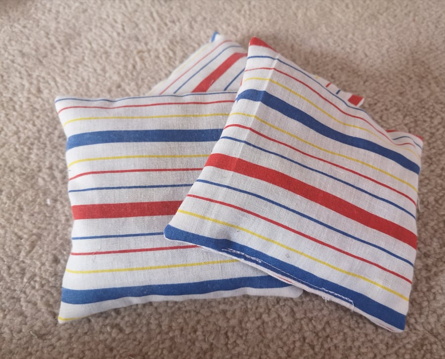 Set of 3 lavender pillows, stripes