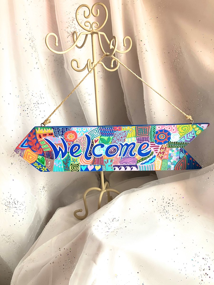 Hand painted Welcome arrow sign