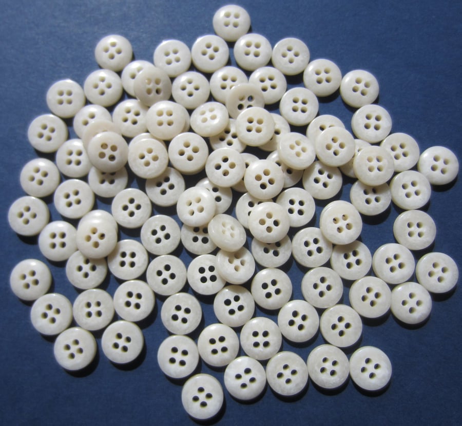 100 Small Cream Buttons - 9 mm