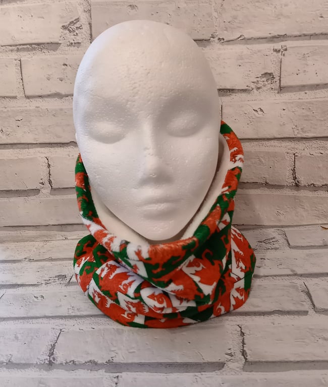Welsh neck warmer, Welsh snood, Welsh gift, soft and cosy scarf