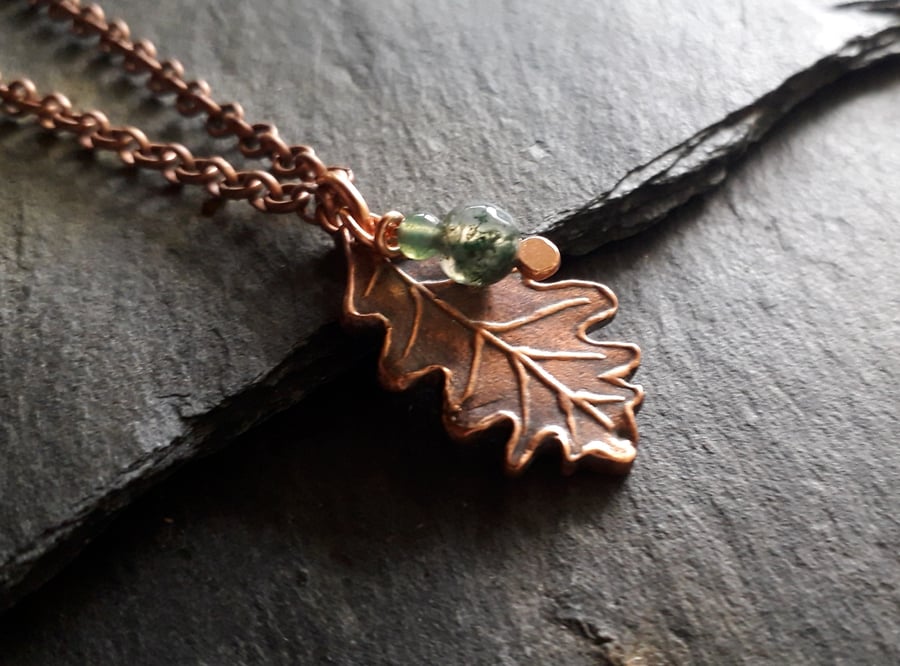 Little Oak Leaf - copper necklace with moss agate