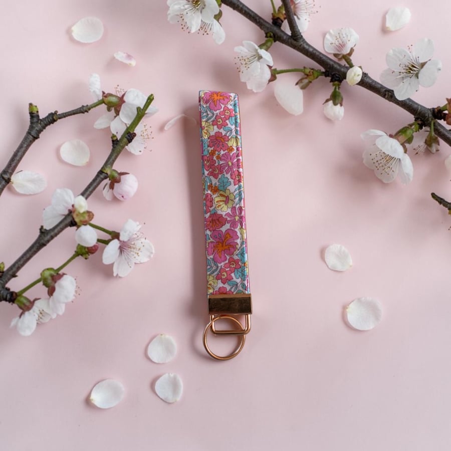 Wristlet in Fresh Spring Floral