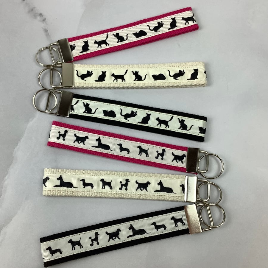 Dogs wristlet key fob, Cats Key ring, 6 options, Handmade
