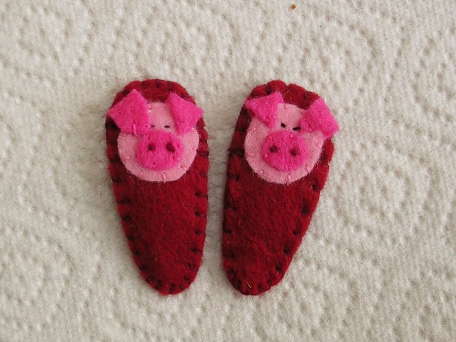 Pair of Piggy Felt Snap Hair Clips non slip