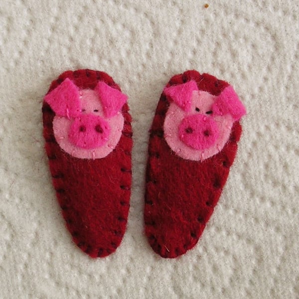 Pair of Piggy Felt Snap Hair Clips non slip