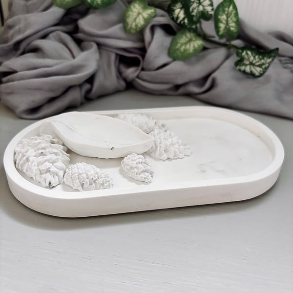White Autumn Leaf & Pinecone Set with Tray