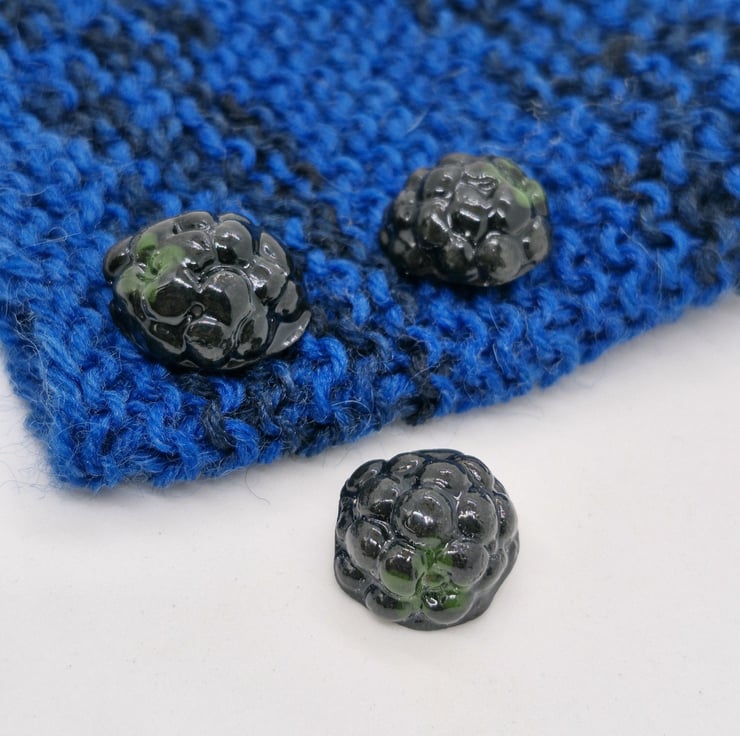 Blackblackberry buttons, a set of 5 handmade bl... - Folksy