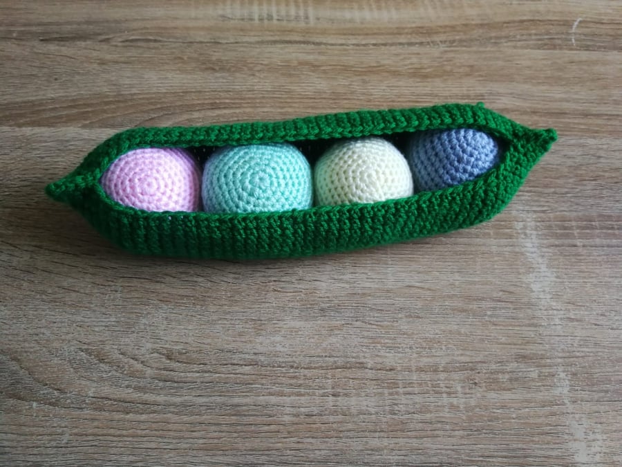 Crochet Peas in a Pod Toy