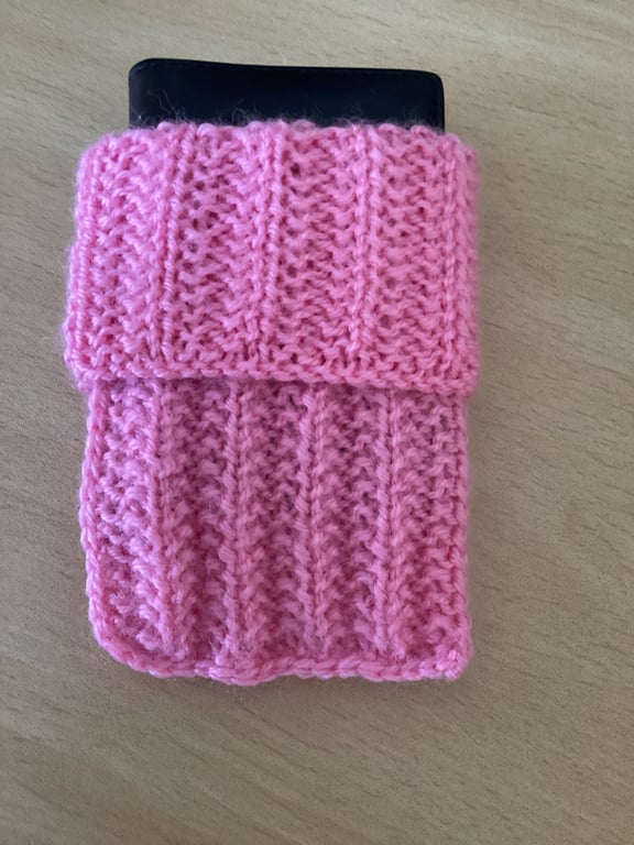 MOBILE PHONE SLEEVE 7x3.5" or 18x9cm KNITTED IN PINK YARN