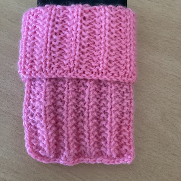 MOBILE PHONE SLEEVE 7x3.5" or 18x9cm KNITTED IN PINK YARN