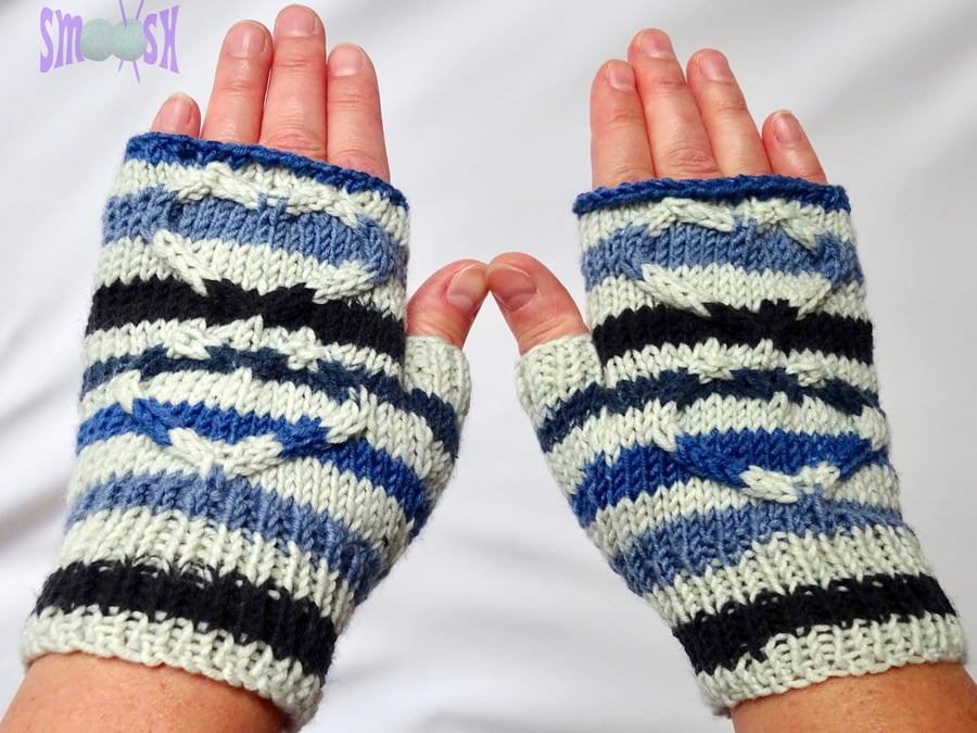 Fingerless Mitts: Blueberries and Cream