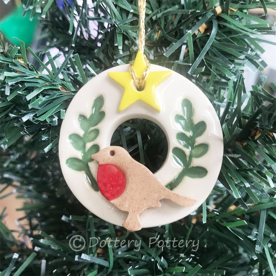 Small robin Christmas wreath pottery decoration