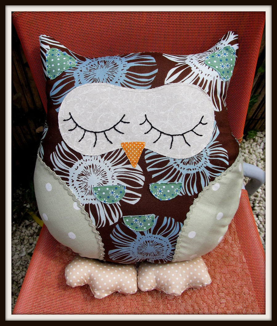 Snoozy Owl Cushion - Gilbert