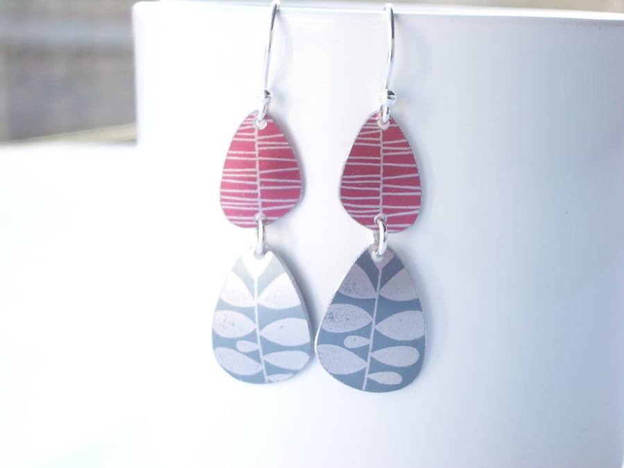 Pebble shaped mid century style red drop leaf earrings