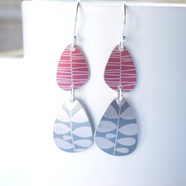Pebble shaped mid century style red drop leaf earrings