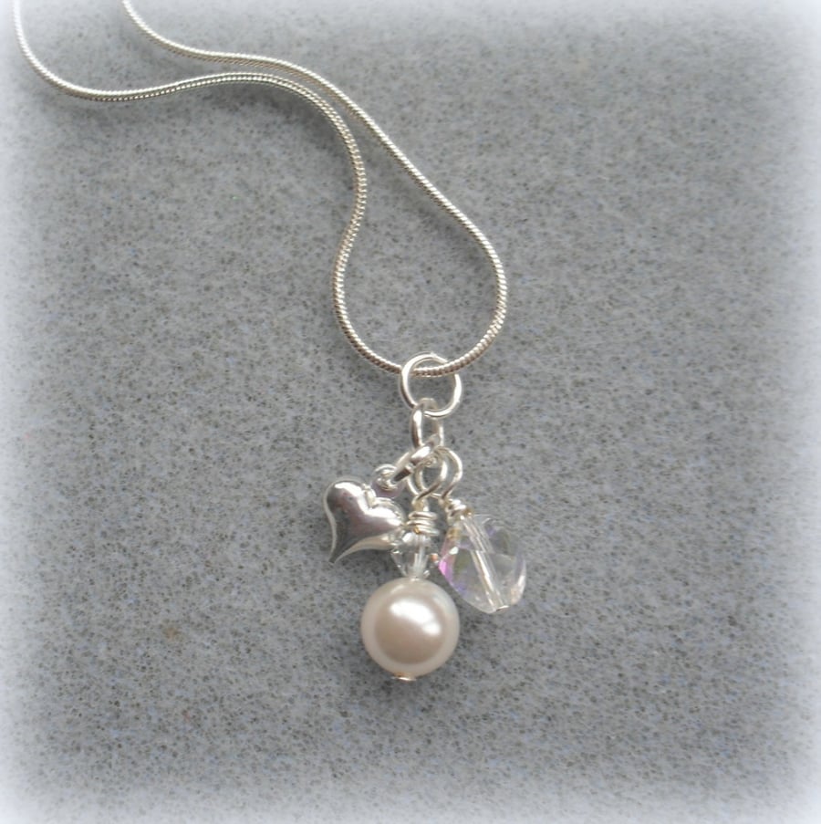 Crystal and Pearl necklace with Swarovski Elements