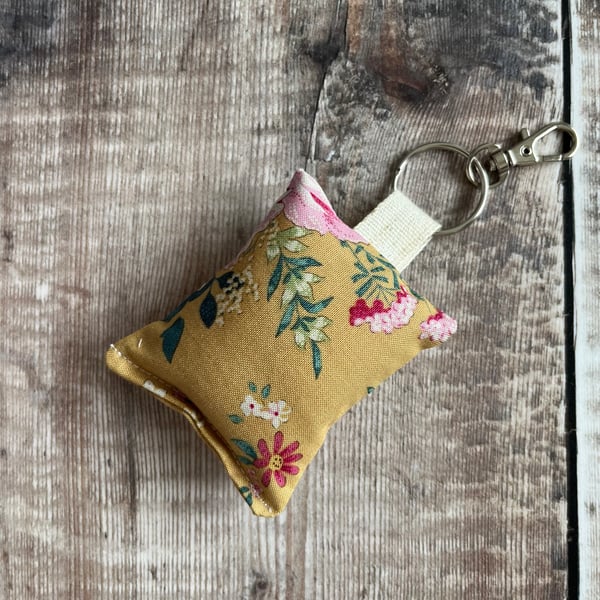 Gold Floral Keyring