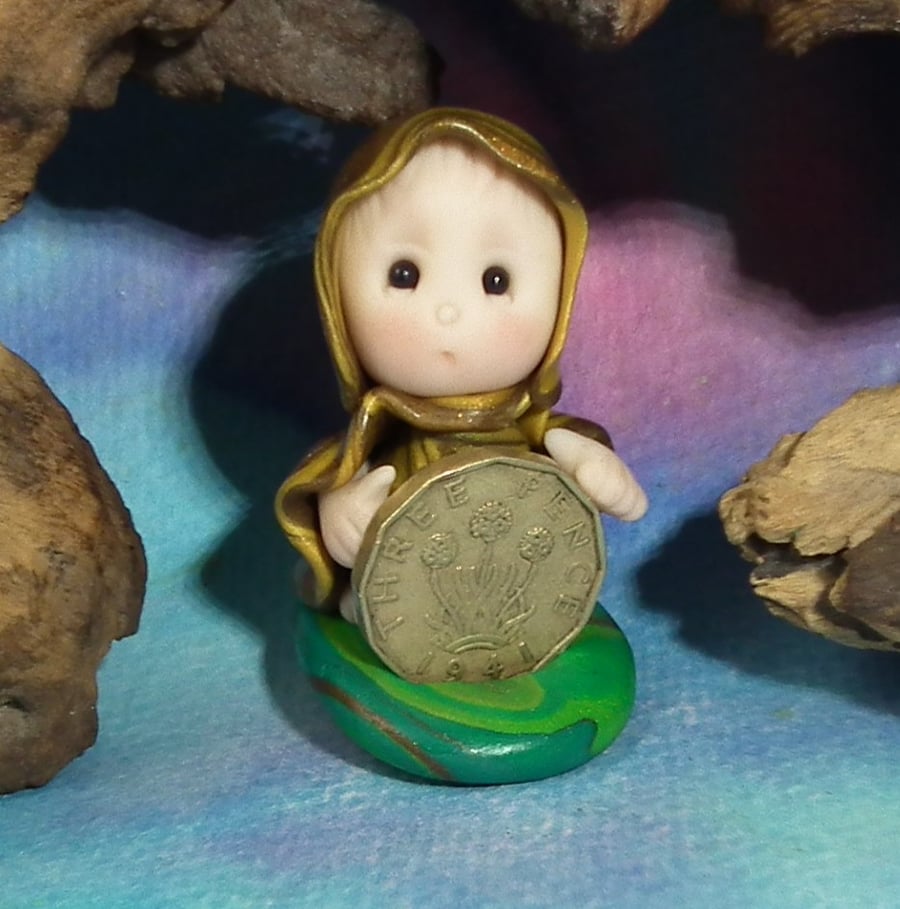 Tiny Thrupenny Bit Gnome 'Bert' with 1941 wartime threepenny piece OOAK Sculpt