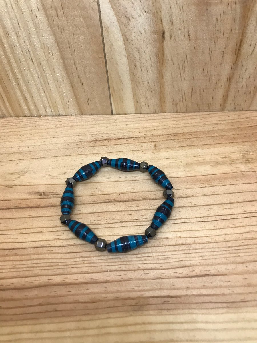  Paper Bead Bracelet. (211)