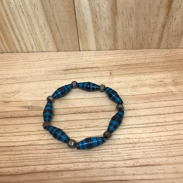  Paper Bead Bracelet. (211)