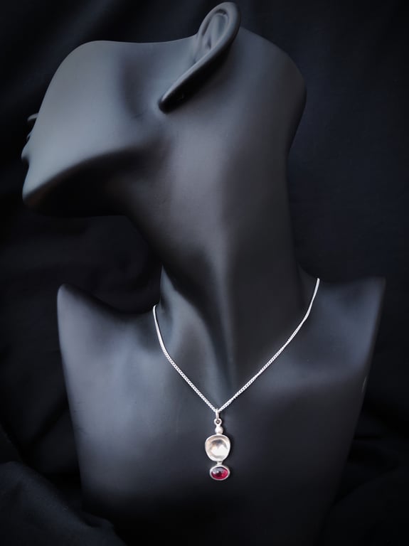 Sterling silver pendant with garnet