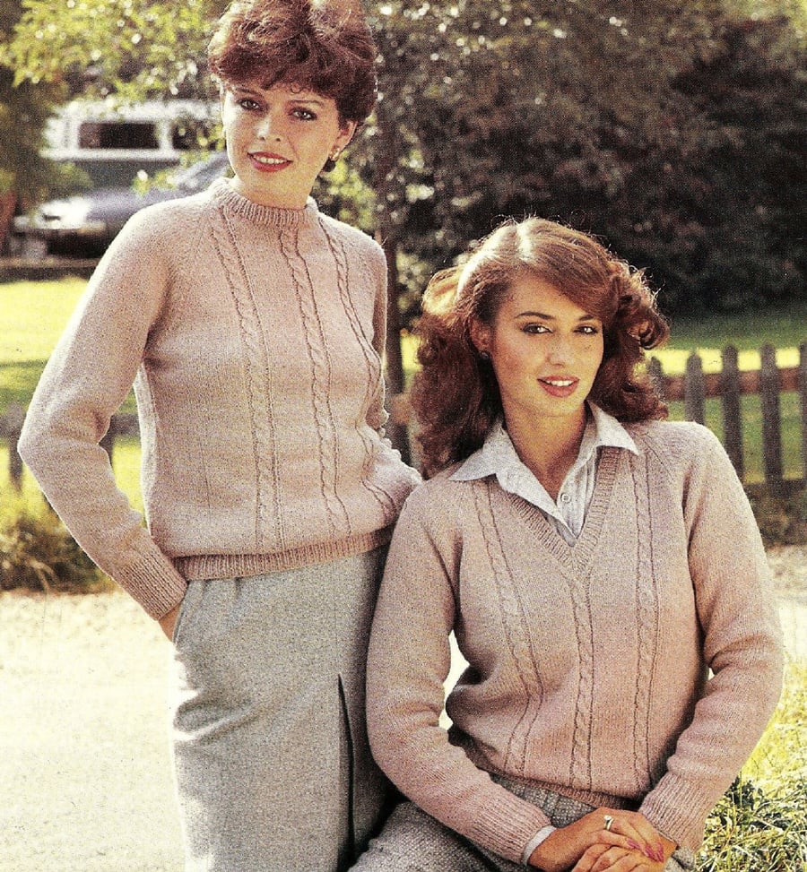 VINTAGE KNITTING PATTERN Ladies Cable Sweater