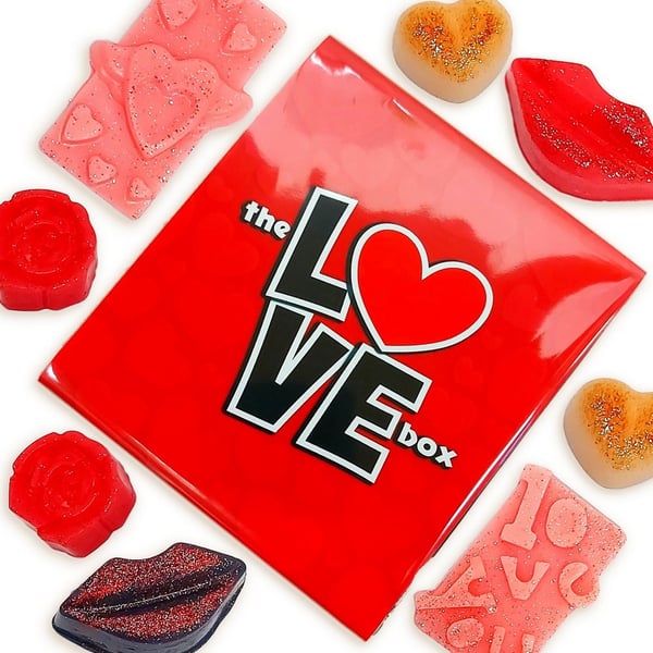 The Love Box - Soy Wax Melts 5 Different Scents - Highly Scented - Personalised