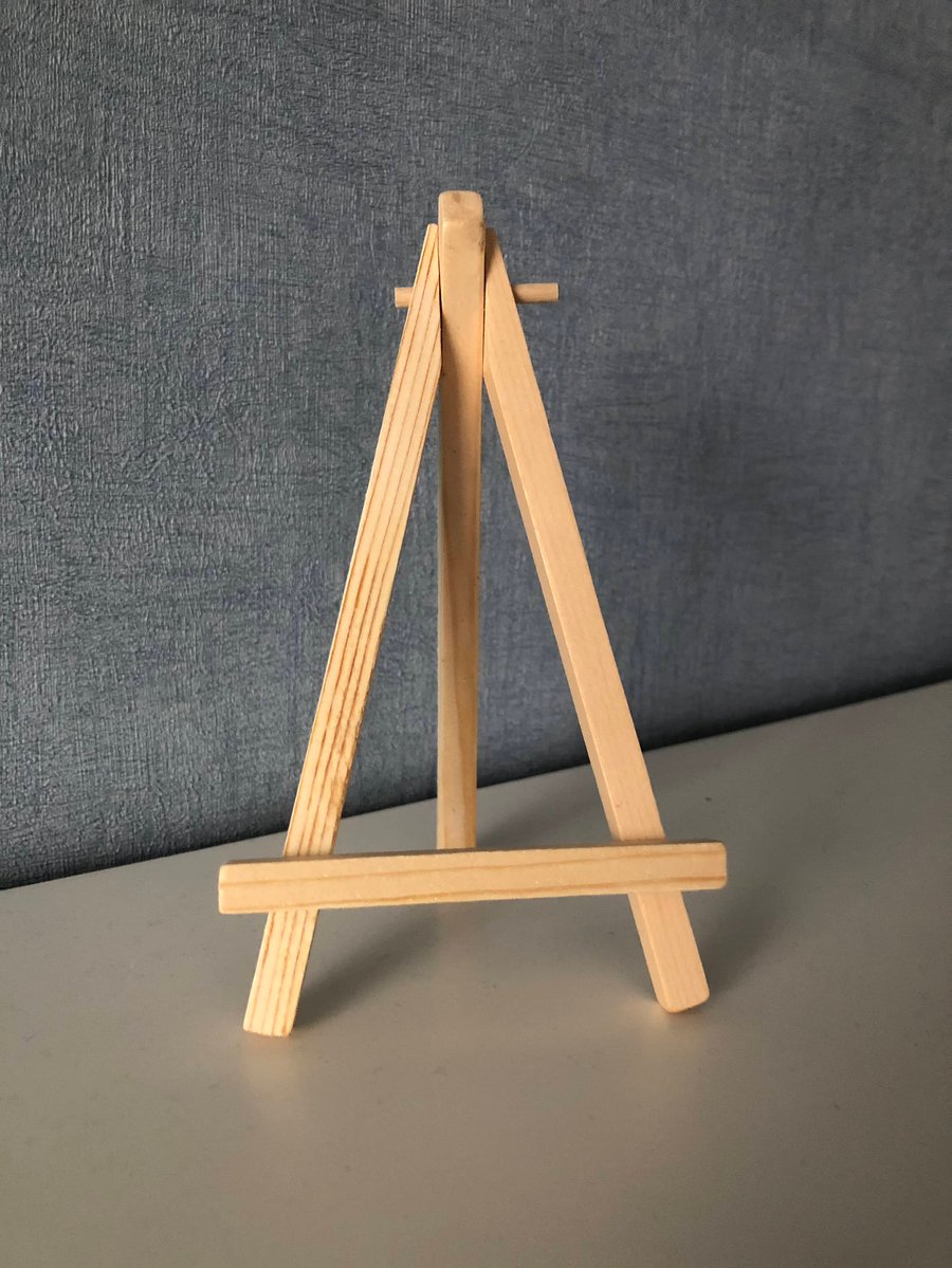 Mini wooden easel 
