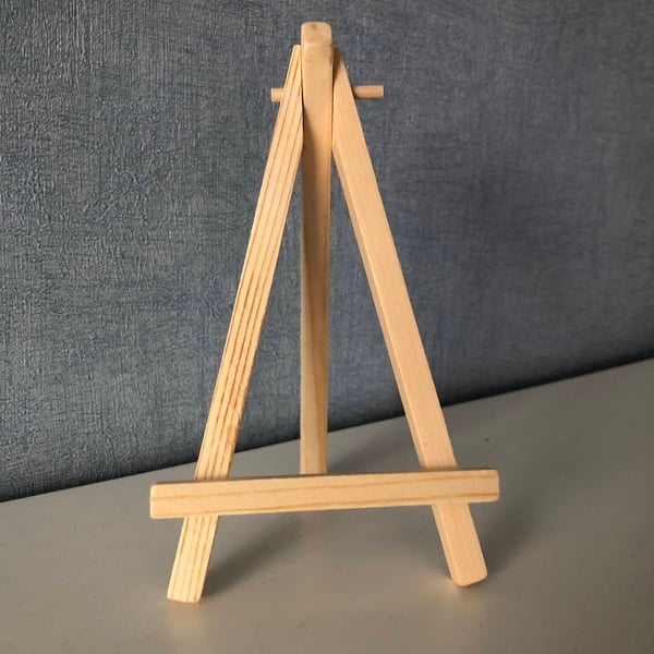 Mini wooden easel 