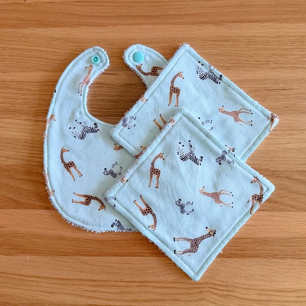 Newborn Baby Boxed Gift Set-Bib & Matching Baby Wipes Bib-Giraffes Design-BGS12