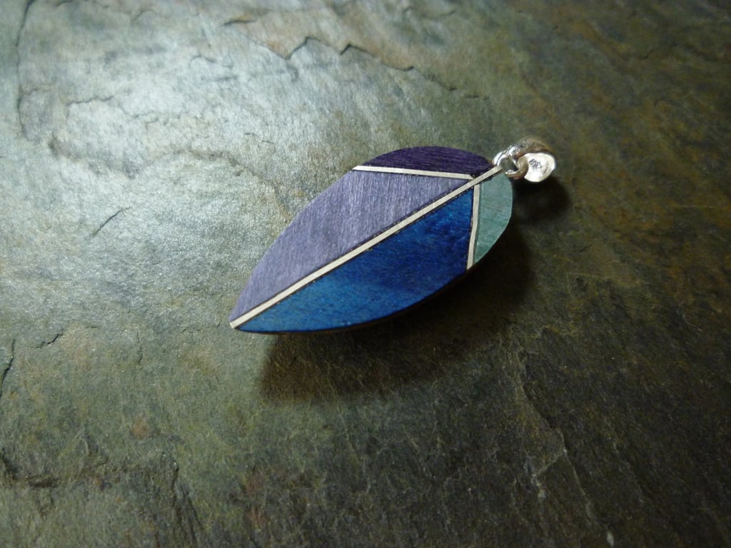 Wood veneered pendanr, oak silver