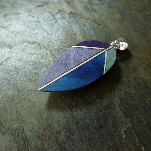 Wood veneered pendanr, oak silver