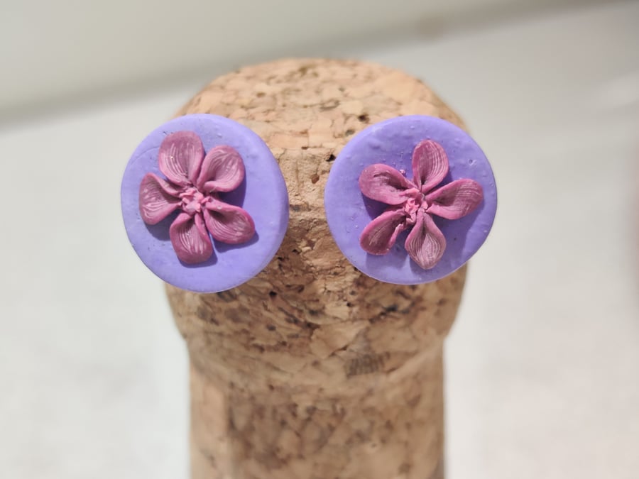 Flower sma stud earrings