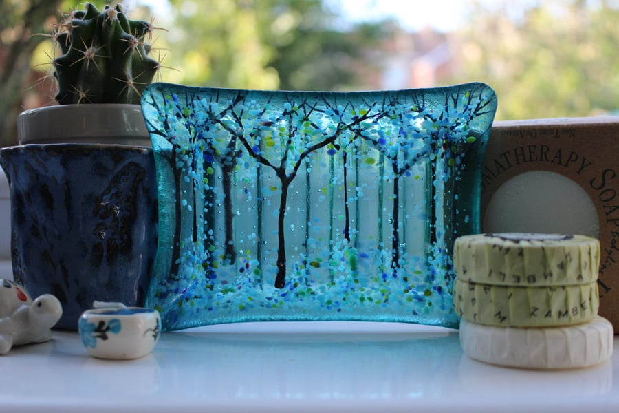 Beautiful Fused Glass Ribbed Woodland Soap Dish, 'Awesome Aquamarine'