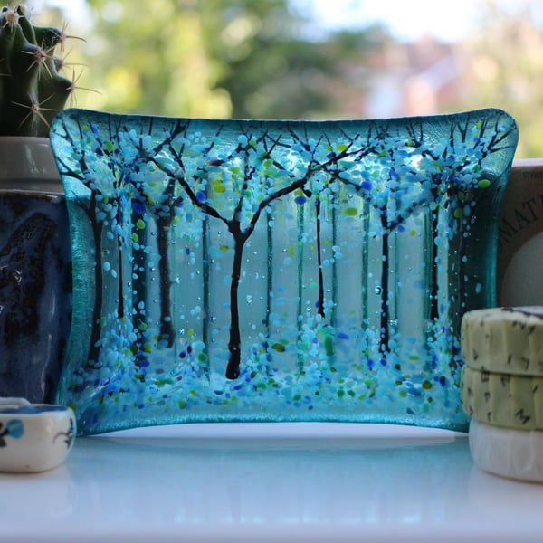 Beautiful Fused Glass Ribbed Woodland Soap Dish, 'Awesome Aquamarine'