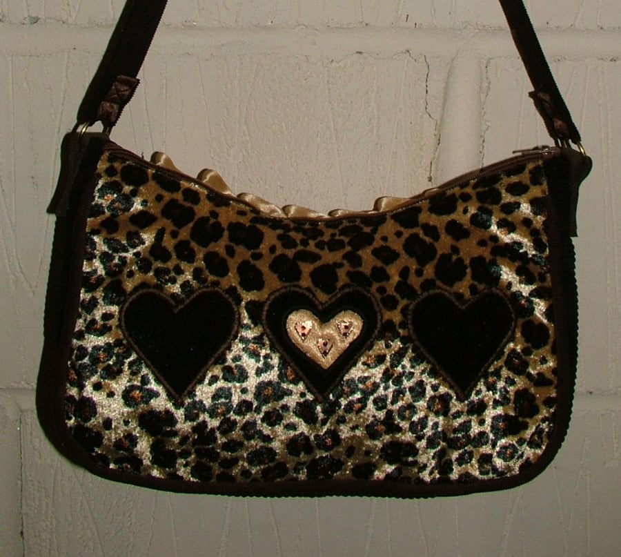 QUIRKY ANIMAL PRINT HEART HANDBAG WIth RIBBON BACK
