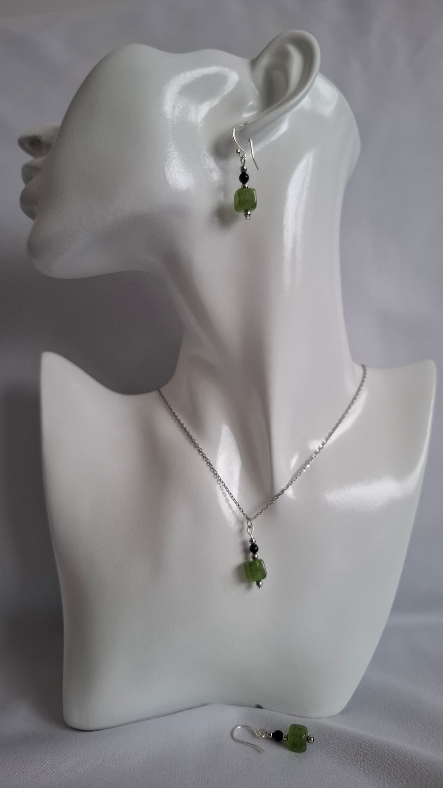Green agate earings and pendant
