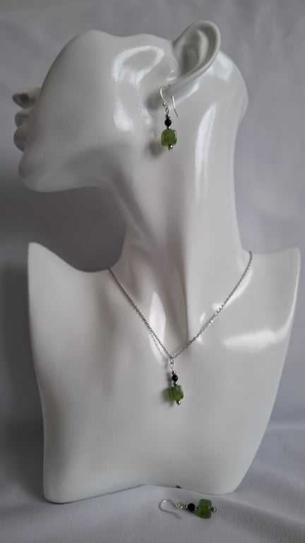 Green agate earings and pendant