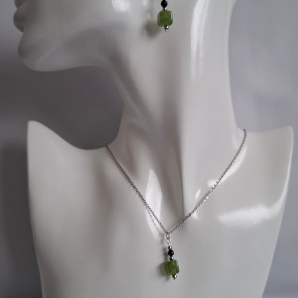 Green agate earings and pendant