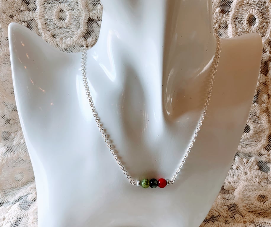 Three Bead Chain Necklace.