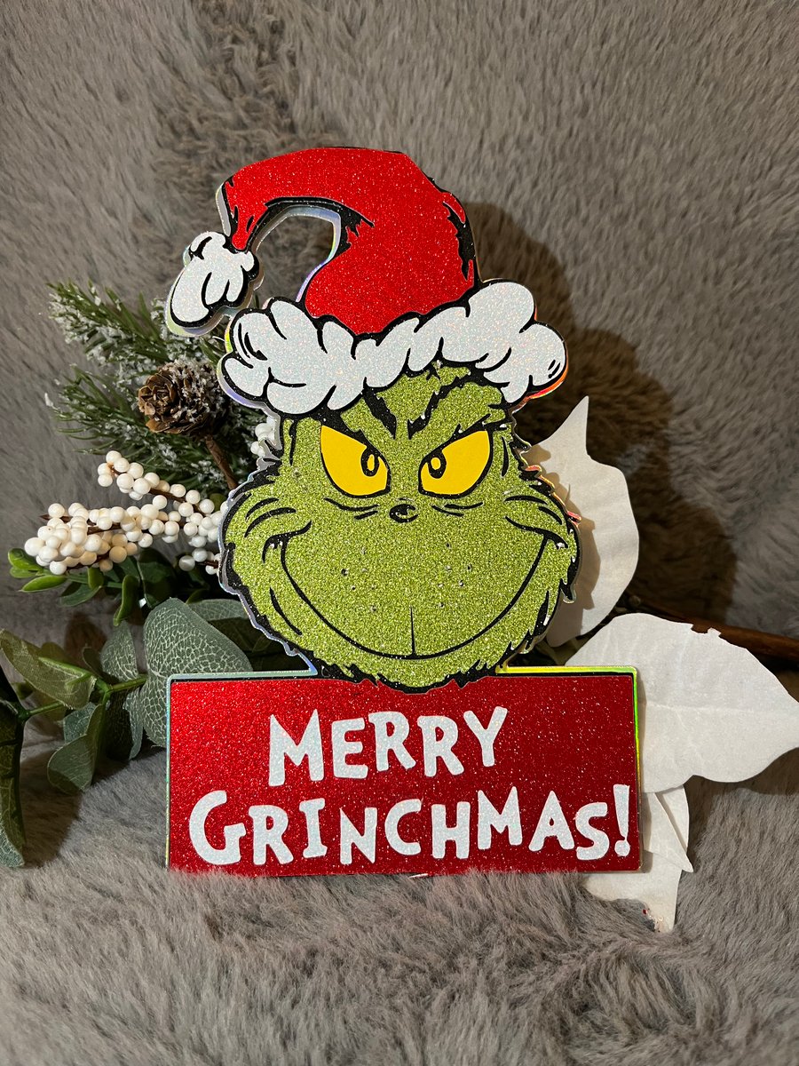 The Grinch Inspired Christmas Cake Topper. 