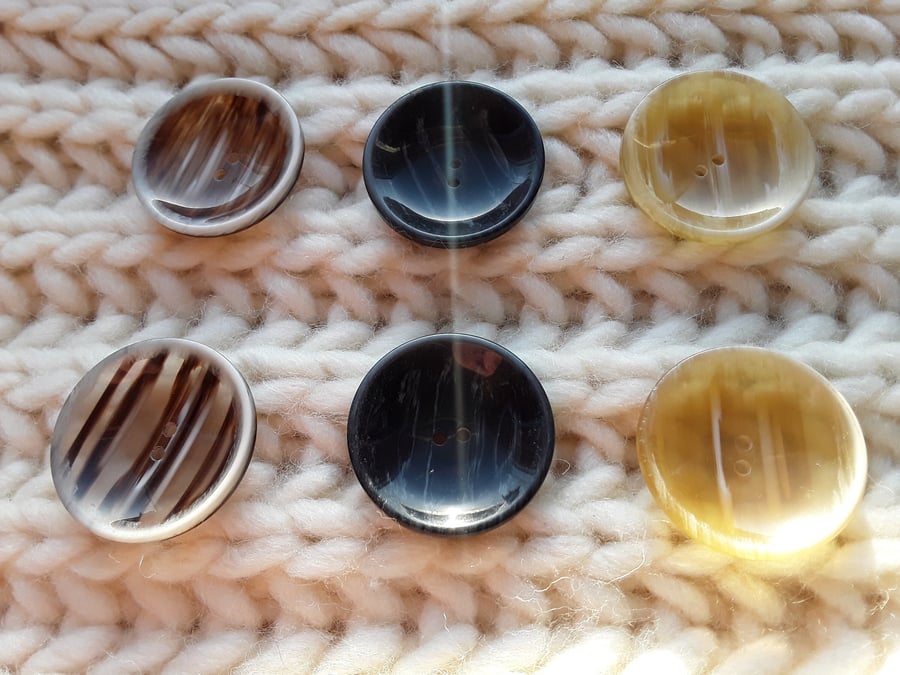 34.5mm 54L Designer Buttons 3 colours x 4 Buttons