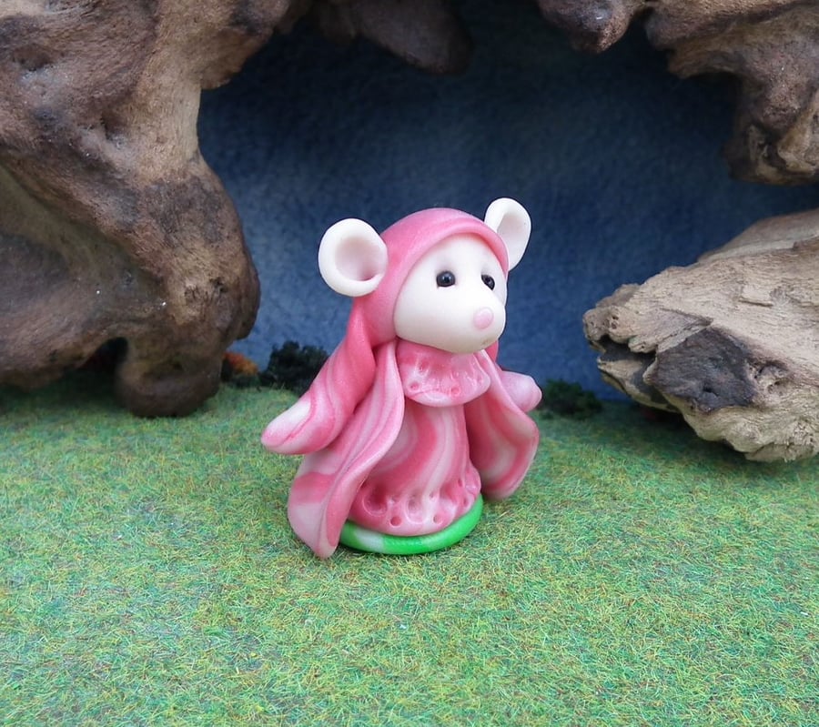 Downland Mouse 'Rozie' Crop Gatherer OOAK Sculpt by Ann Galvin Gnome Village