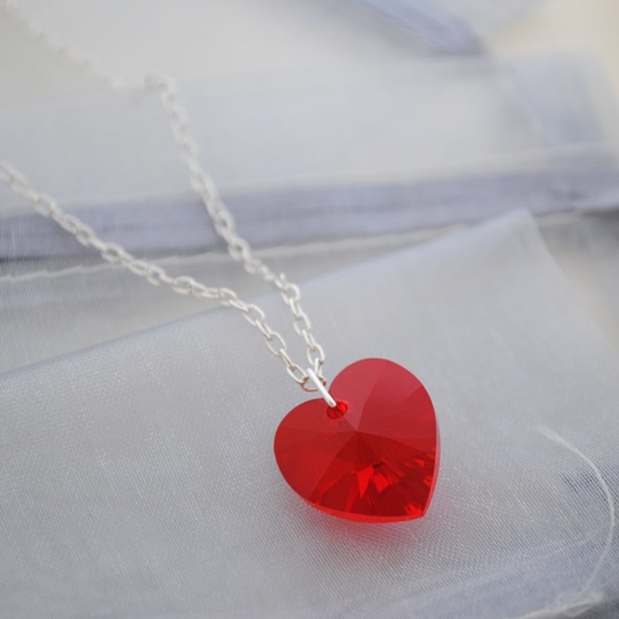 Swarovski heart pendant necklace (siam red)