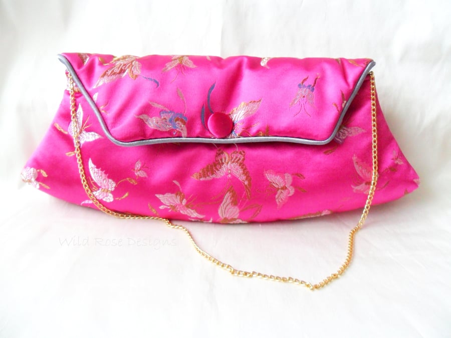 Clutch bag in pink satin